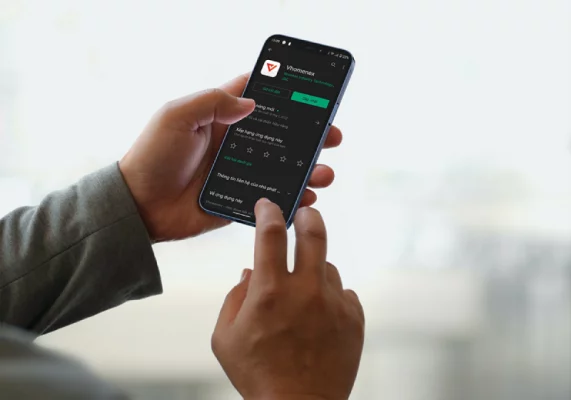 Bạn có thể tải ứng dụng Vhomenex trên App Store hoặc Google Play